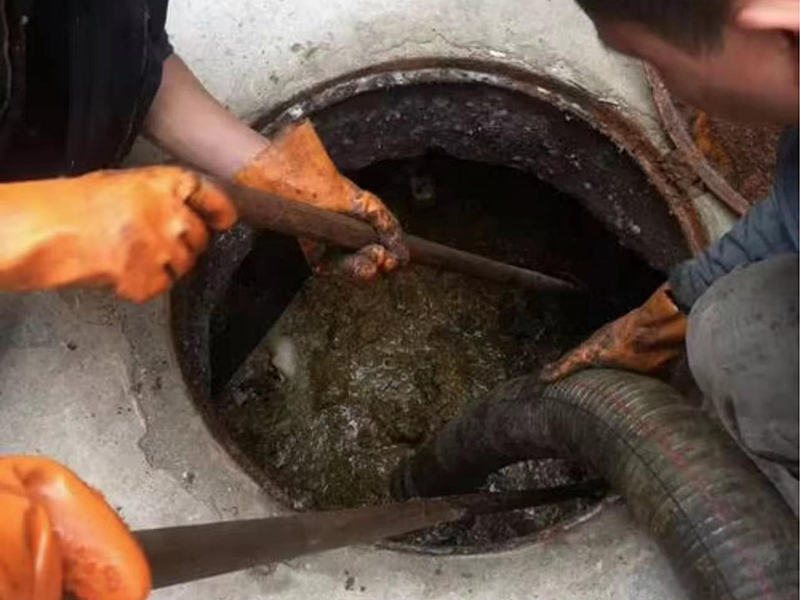 源城清理化粪池时如何避免沼气的危害?